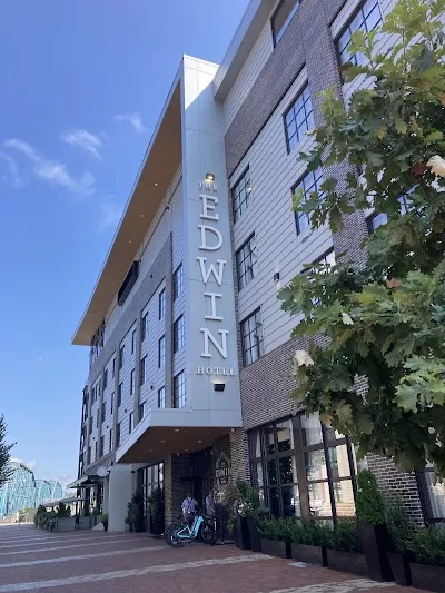 Mikaela Nunley, Hair Salon